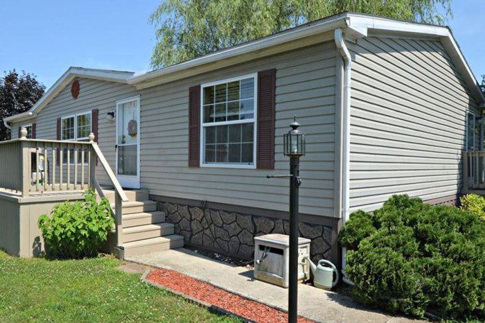 Vinyl siding for mobile homes